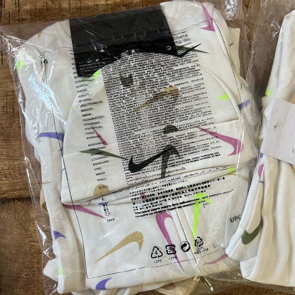 Baby Boys Nike 5-Piece Set. Spring baby outfit - Picture 11 of 15